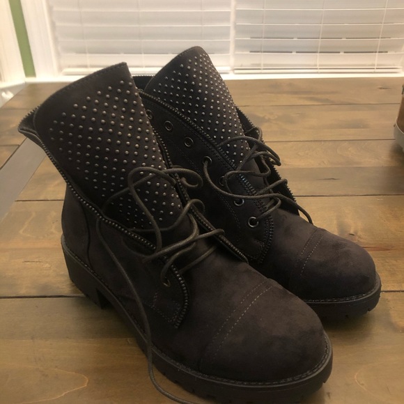 Work Style Boots With Glam! - Picture 7 of 11